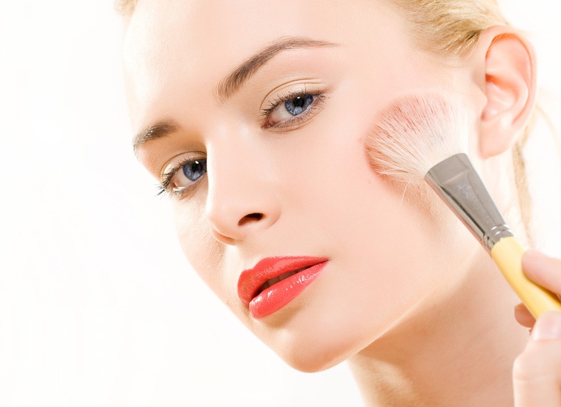 Долой восковую безупречность главные тренды макияжа в этом сезоне
